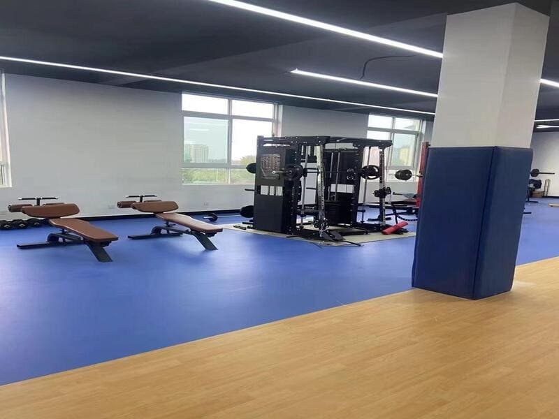 Sterile healthcare facility corridor installed with homogeneous vinyl sheet flooring